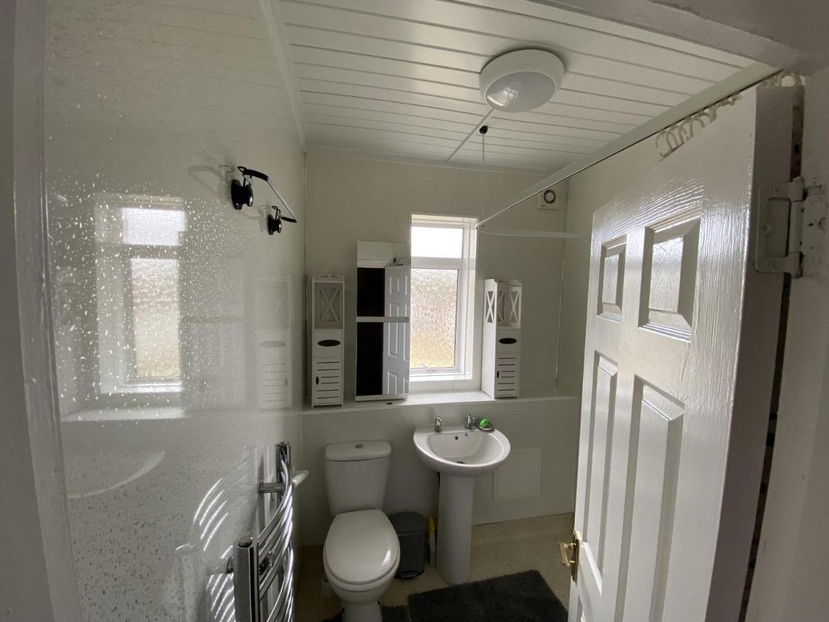 Private Lounge And Double Room Kilwinning Εξωτερικό φωτογραφία
