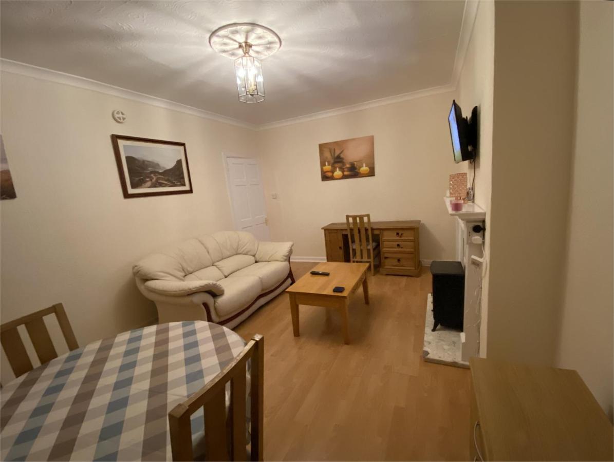 Private Lounge And Double Room Kilwinning Εξωτερικό φωτογραφία