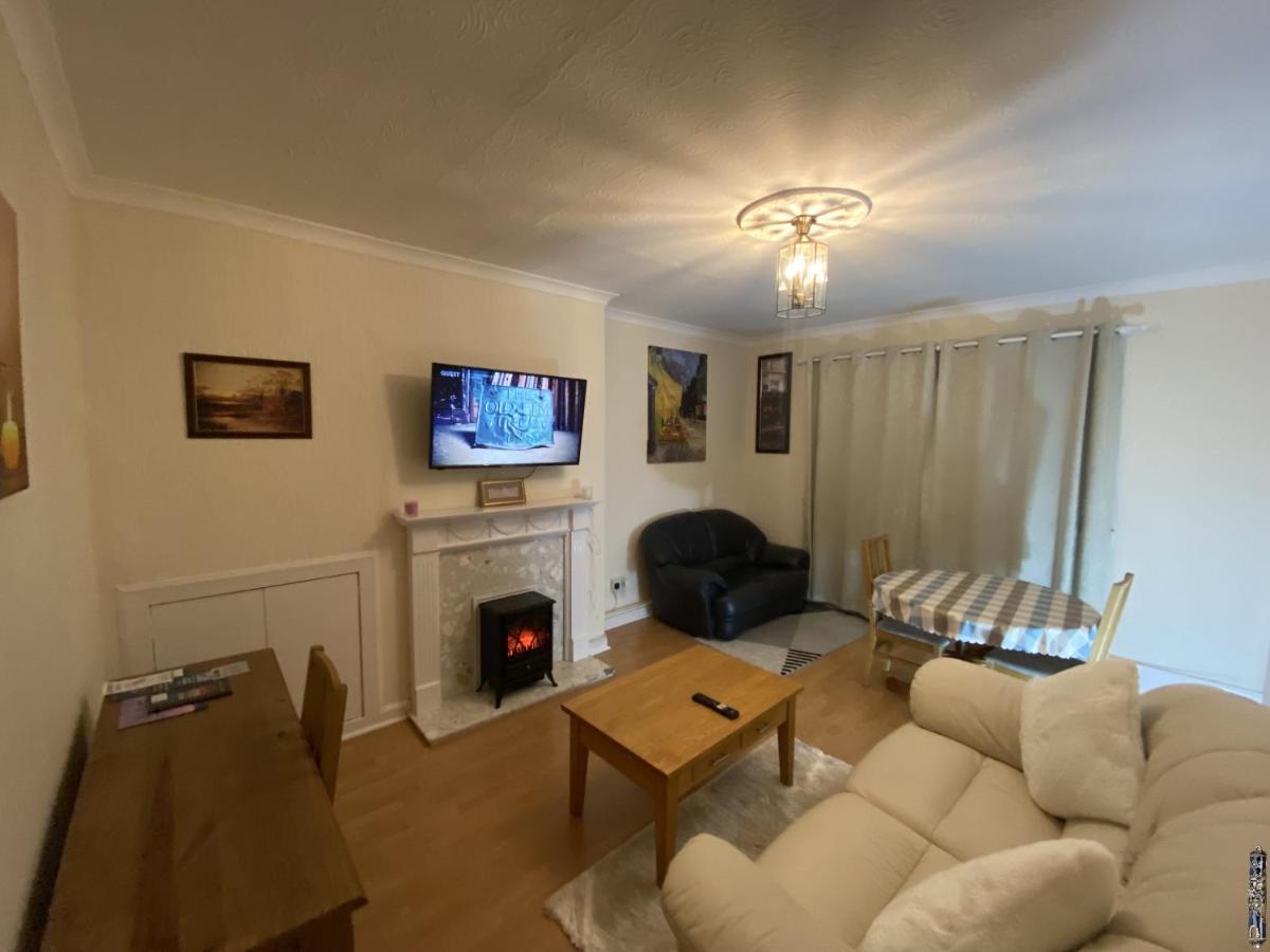 Private Lounge And Double Room Kilwinning Εξωτερικό φωτογραφία