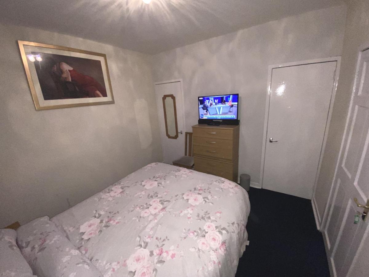 Private Lounge And Double Room Kilwinning Εξωτερικό φωτογραφία