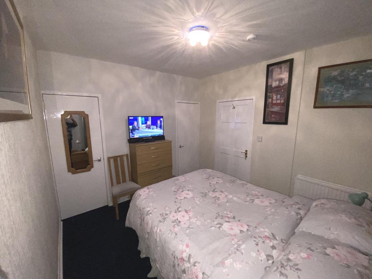 Private Lounge And Double Room Kilwinning Εξωτερικό φωτογραφία